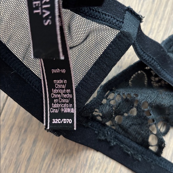 Victoria's Secret very Sexy Black Lace Halter Bra - Picture 6 of 6